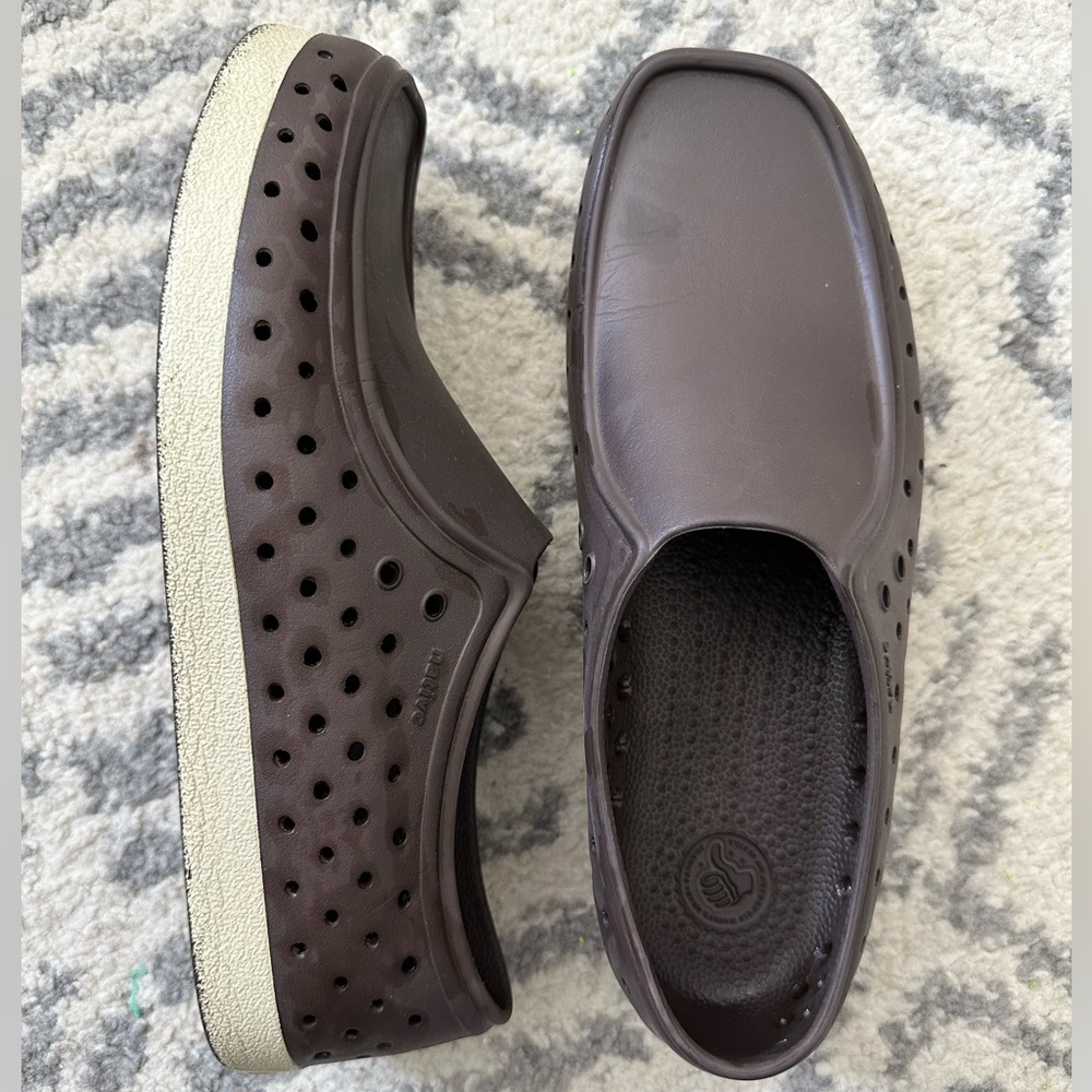 Men Native shoes size 8 brown